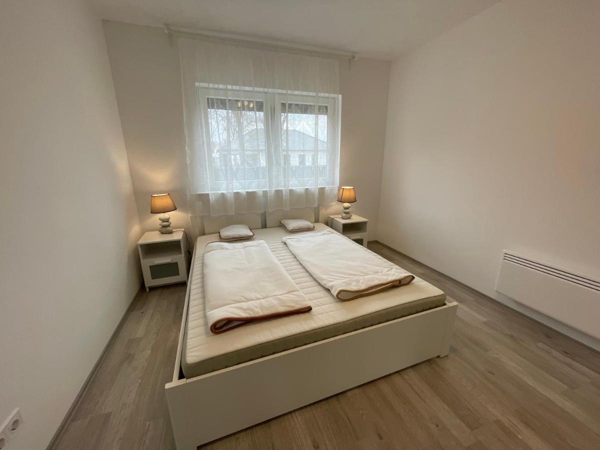 Sorrento Deluxe Apartment - Jacuzzi Siofok Dış mekan fotoğraf