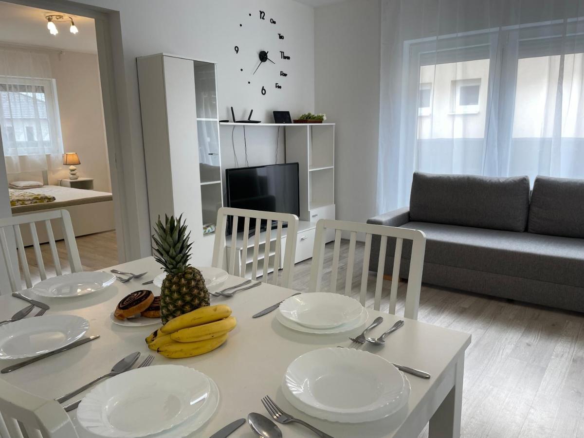Sorrento Deluxe Apartment - Jacuzzi Siofok Dış mekan fotoğraf